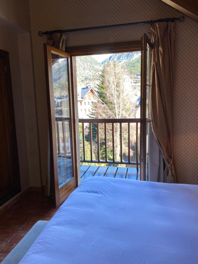 Hotel Bocale Sallent De Gallego Exterior photo
