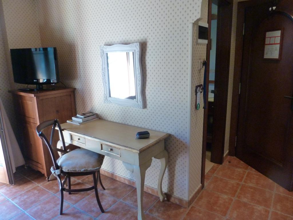 Hotel Bocale Sallent De Gallego Room photo