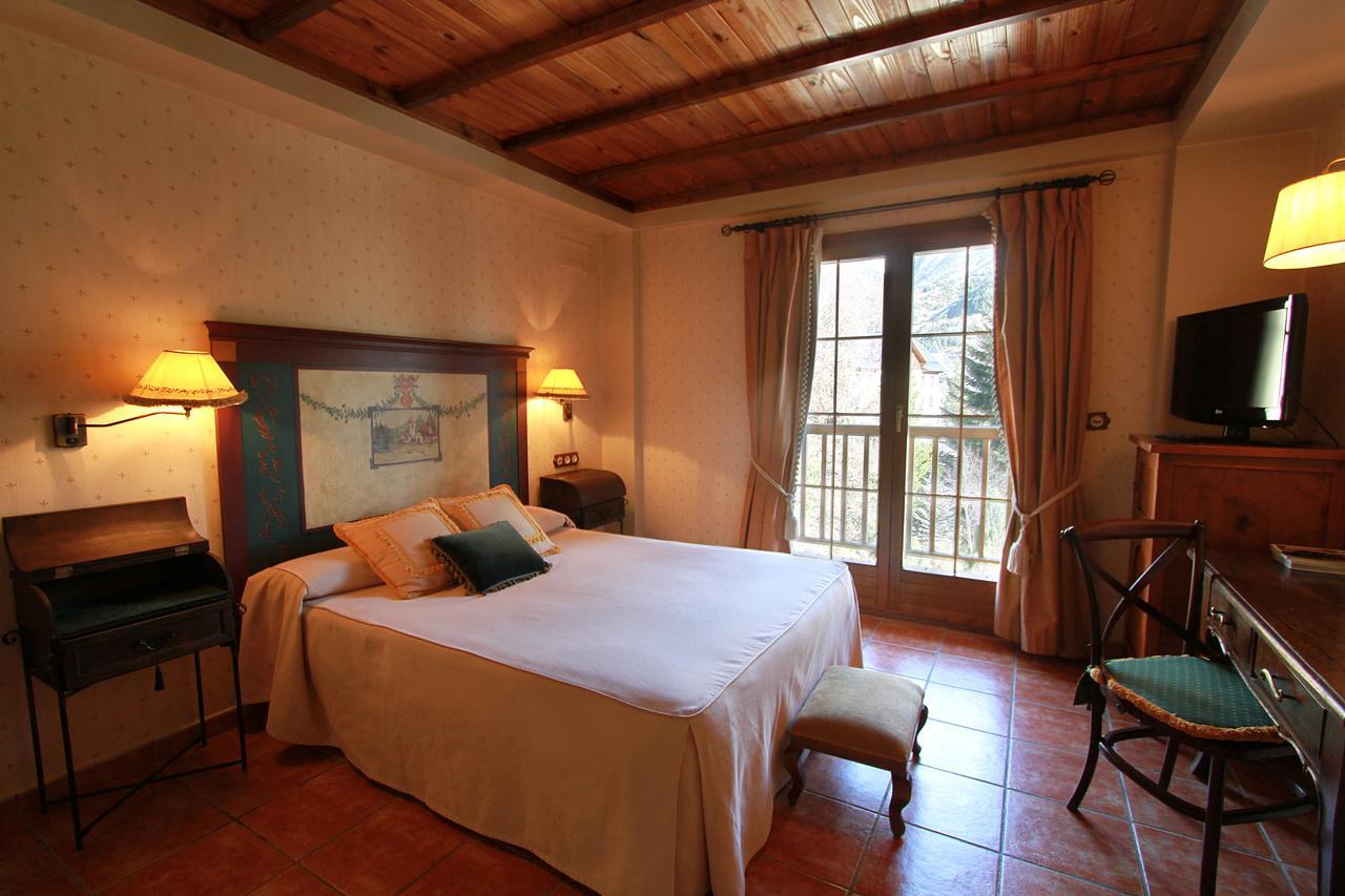 Hotel Bocale Sallent De Gallego Exterior photo