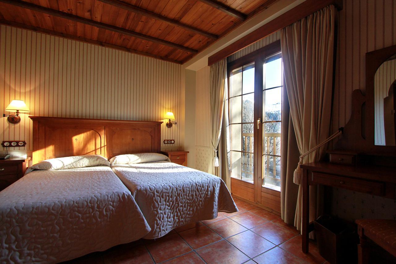 Hotel Bocale Sallent De Gallego Exterior photo
