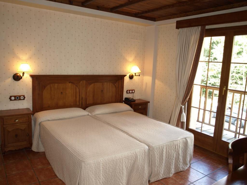 Hotel Bocale Sallent De Gallego Room photo