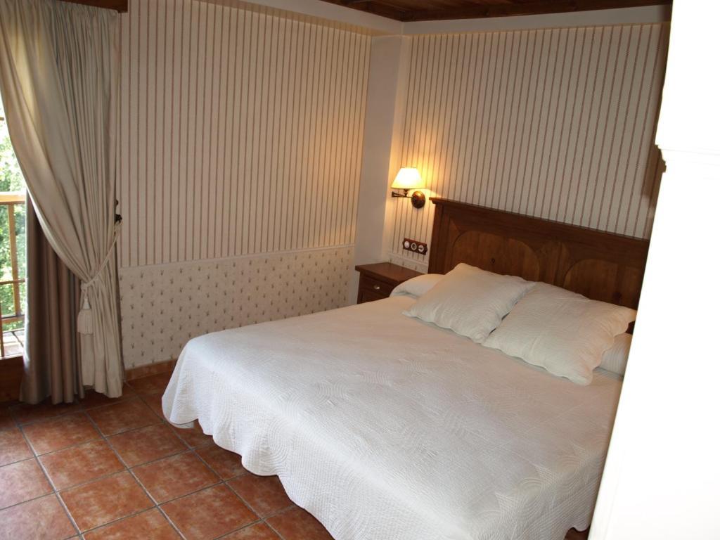 Hotel Bocale Sallent De Gallego Room photo