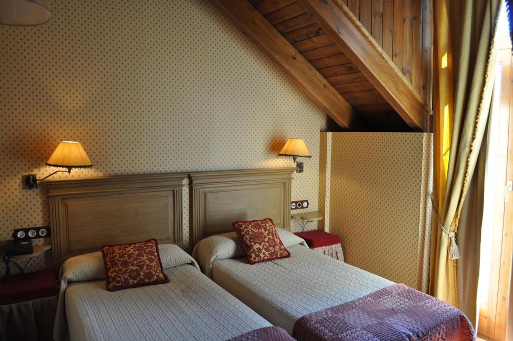 Hotel Bocale Sallent De Gallego Room photo