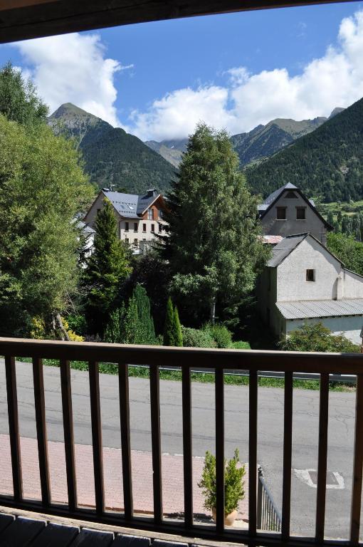 Hotel Bocale Sallent De Gallego Exterior photo