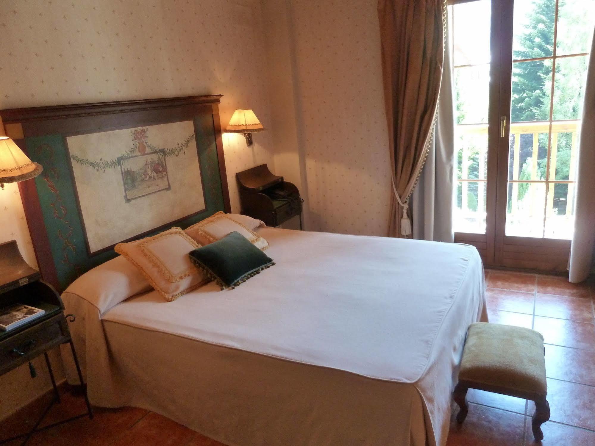 Hotel Bocale Sallent De Gallego Exterior photo